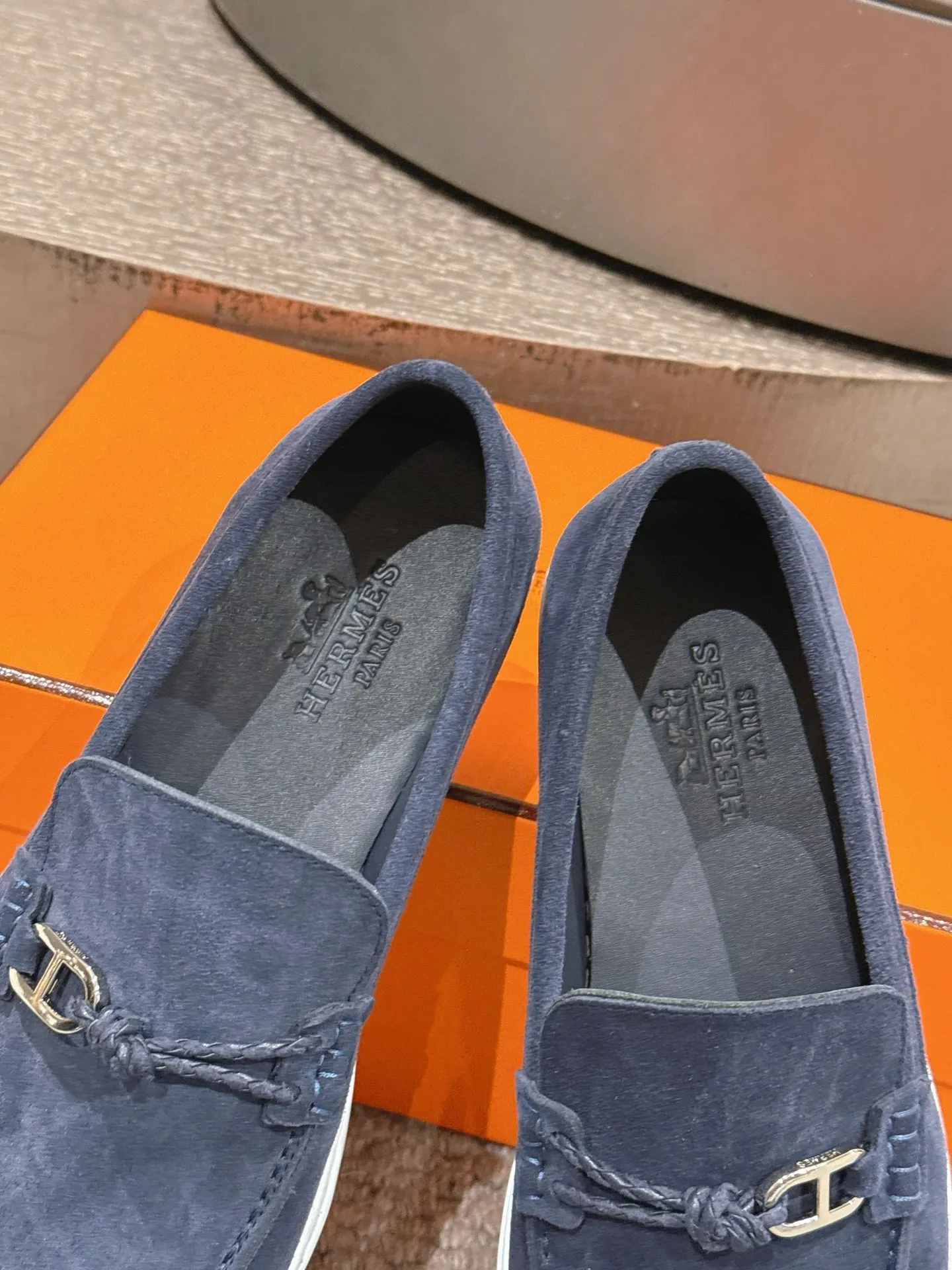 【ΗERMES】 P:540💰 Size: 39-45 (45.46. Customized) Hermes Men's Slip-on Loafers Lgnacio Series Couple's Loafers Casual Sports Shoes Original Purchase Development Made Goods This calfskin loafer is decorated with leather braiding and "Chaine d'Ancre" buckle. Fashionable nautical style loafers, ideal for land and seaside. Exquisite packaging at the delivery counter 🛍📦 Fabric: Original customized imported first-layer cowhide/cow suede Lining: Imported soft cowhide lining Sole: Original molded non-slip TPU material Bottom thickness: 2CM